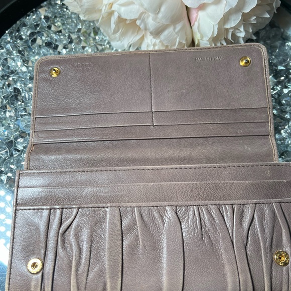 EUC PRADA NAPPA LEATHER WALLET - Picture 5 of 13